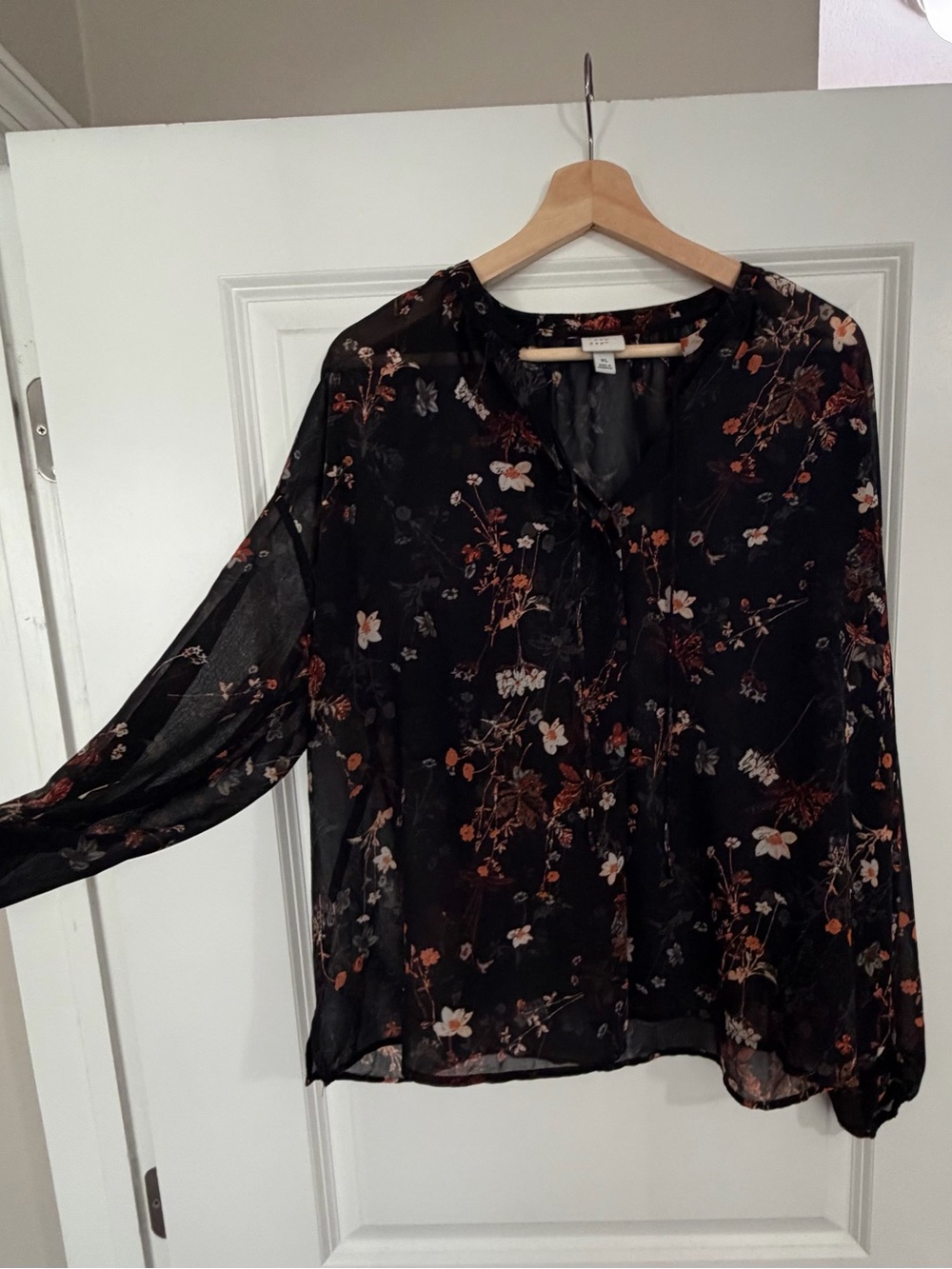 Floral blouse - Picture 4 of 4